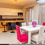 Lulumba Luxury House Hébergement de vacances Lákones