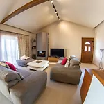 Lulumba Luxury House * Lákones